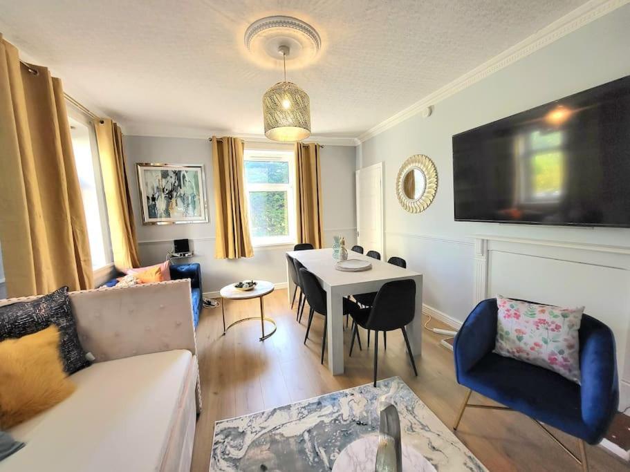 4 Bedrooms Apartment By Sensational Stay Short Lets & Serviced Accommodation Édimbourg Extérieur photo